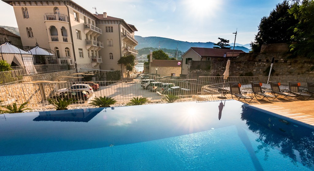 Arbiana Heritage Hotel: Pool