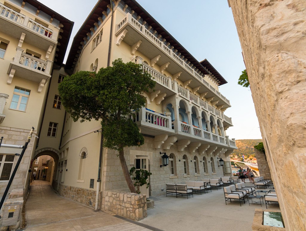 Arbiana Heritage Hotel: Terrace