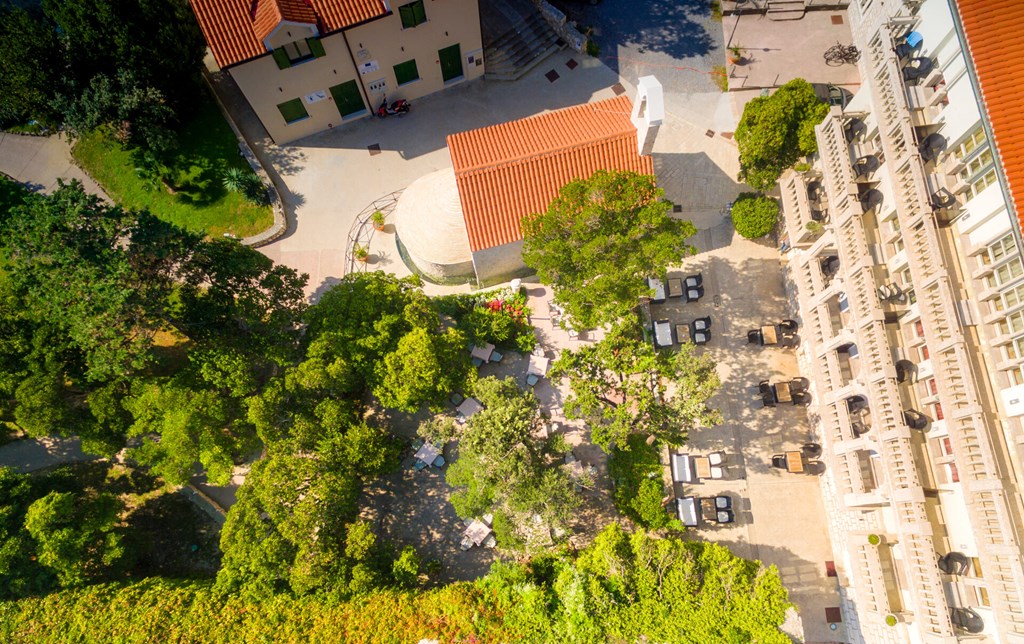 Arbiana Heritage Hotel: Terrace