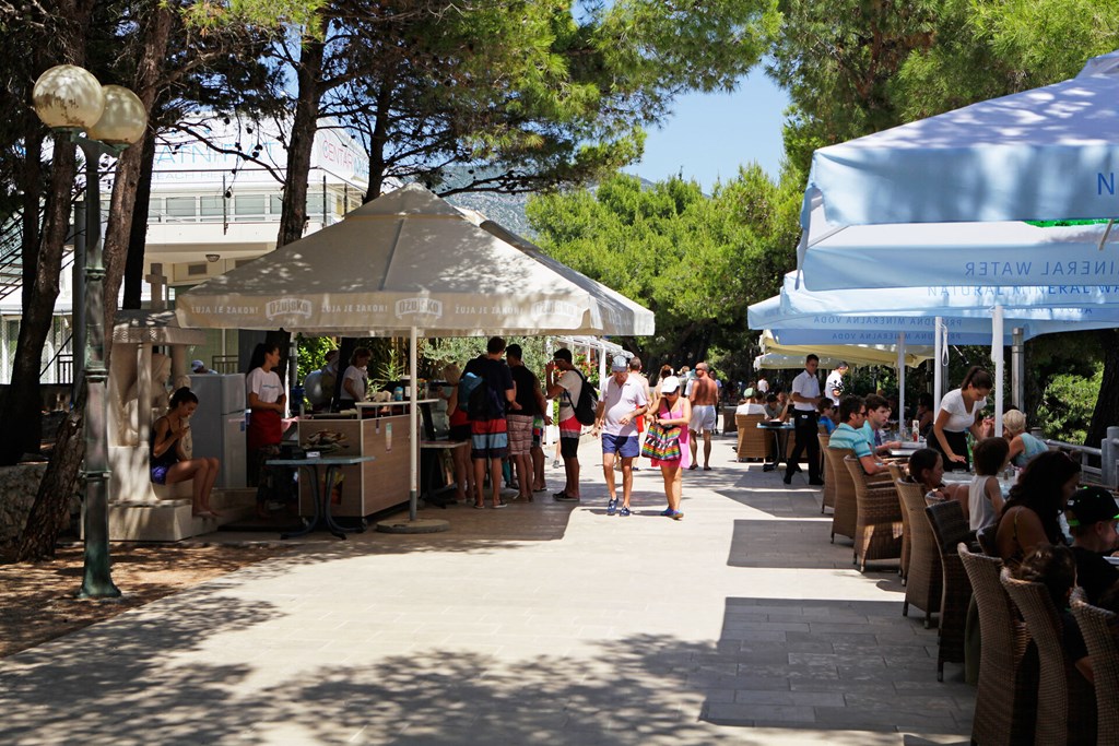 Zlatni Rat Beach Hotel: Restaurant