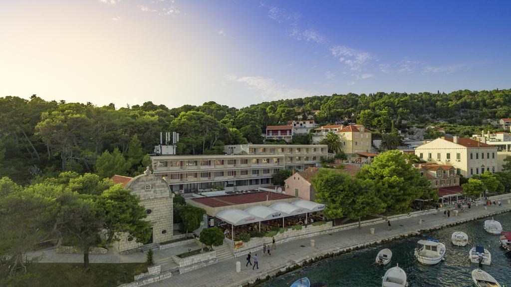 Delfin Hvar: General view