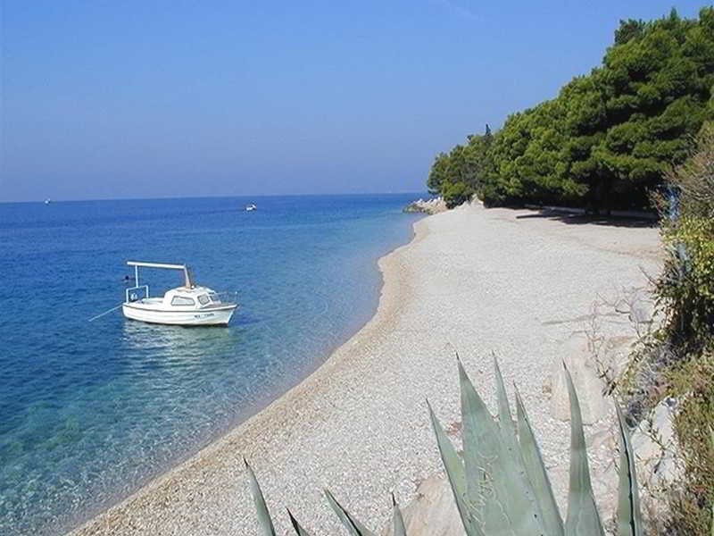 Renata: Beach