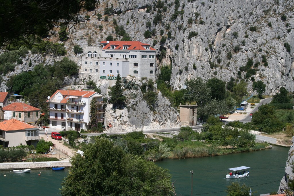 Villa Dvor: General view