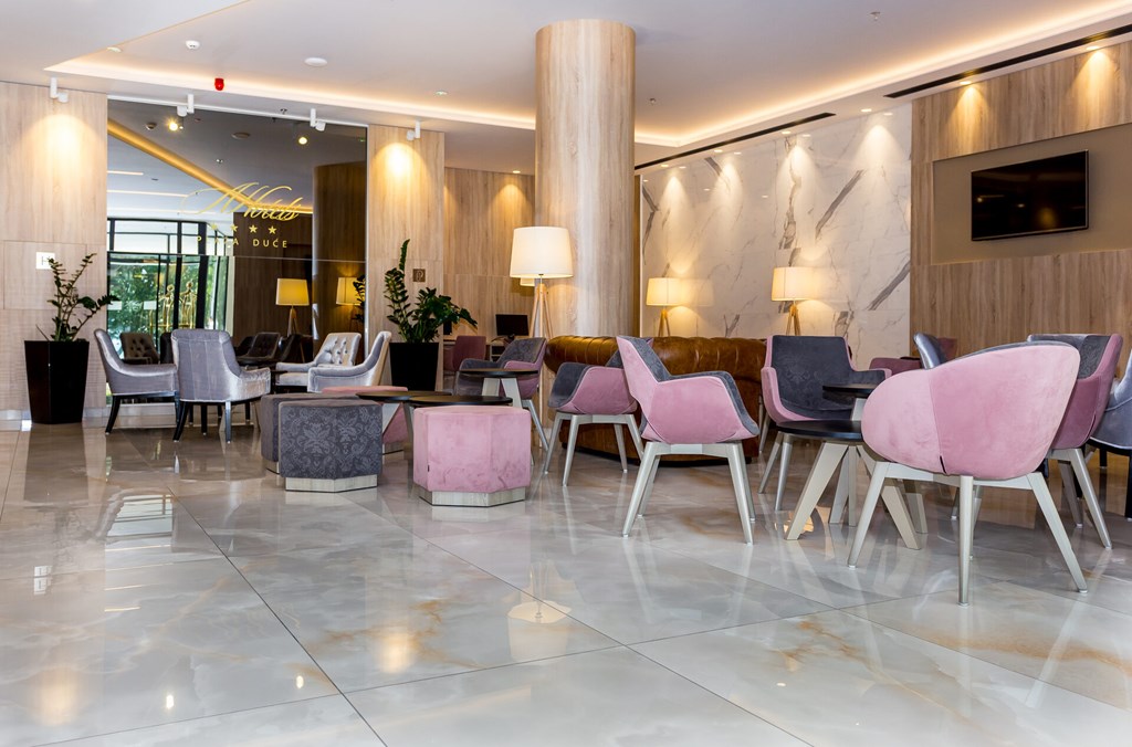 Plaza Duce: Lobby