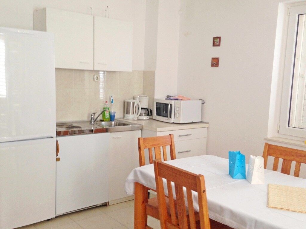 Apartments and Rooms Mladenka: Room APARTMENT CAPACITY 4