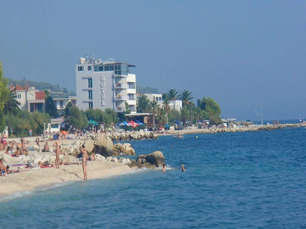 Apartments and Rooms Mladenka: Beach