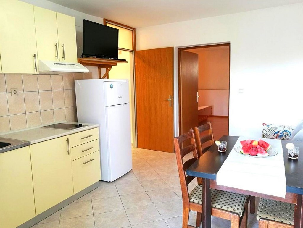 APARTMENTS JURE: Room APARTMENT CAPACITY 4