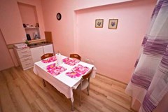 Split Apartments - Peric: Room - photo 11