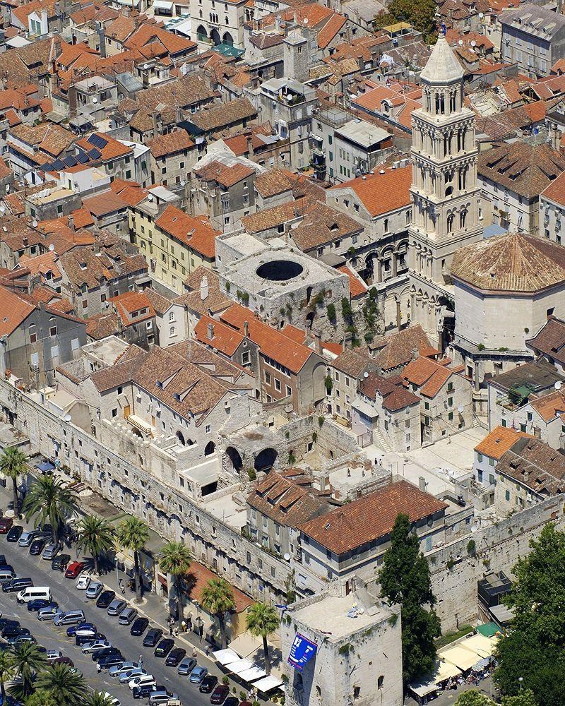 Vestibul Palace: General view