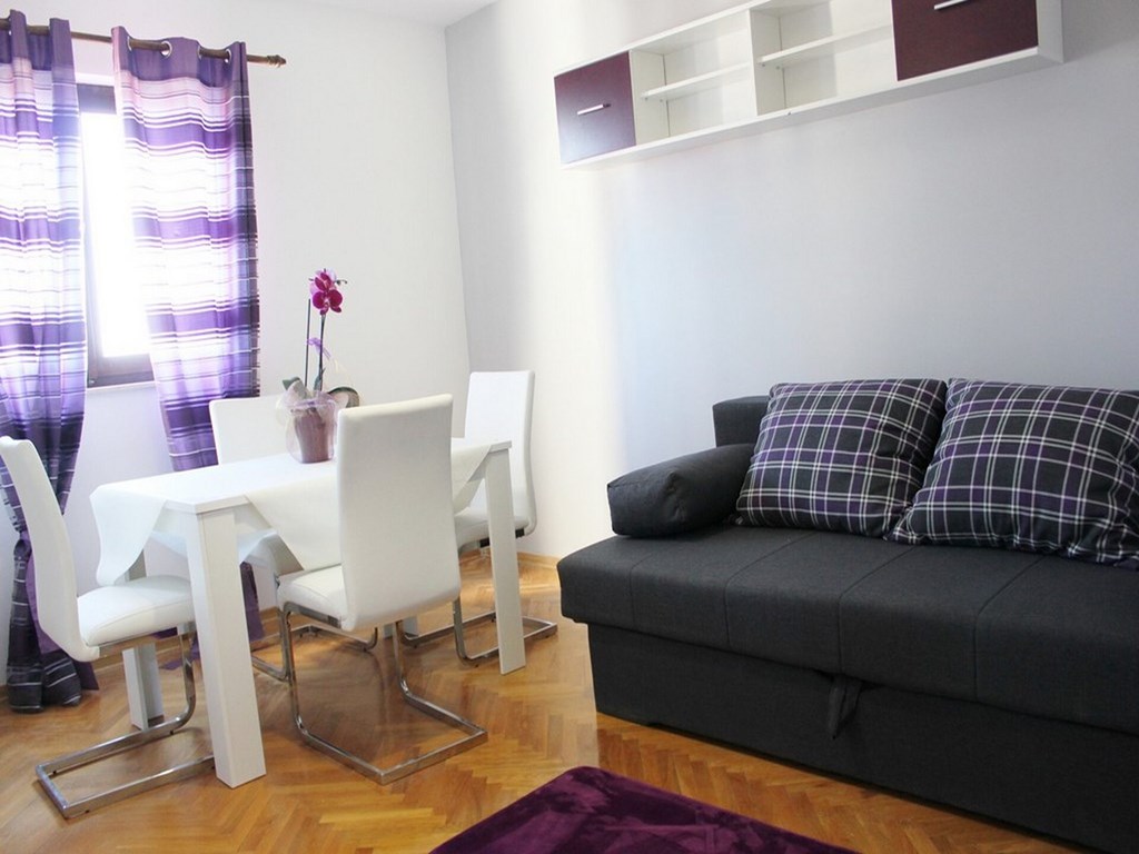 Apartments Kike: Room APARTMENT CAPACITY 4