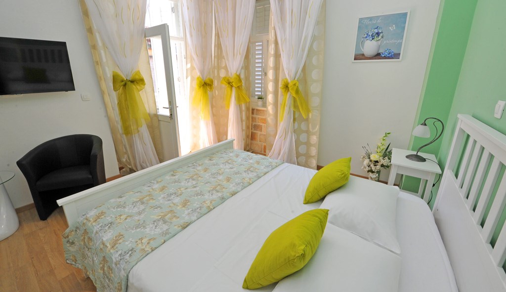 Nirvana Luxury Rooms: Room DOUBLE DELUXE WITH BALCONY