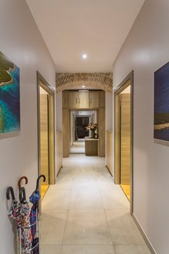 Tifani Luxury Rooms: Lobby - photo 1