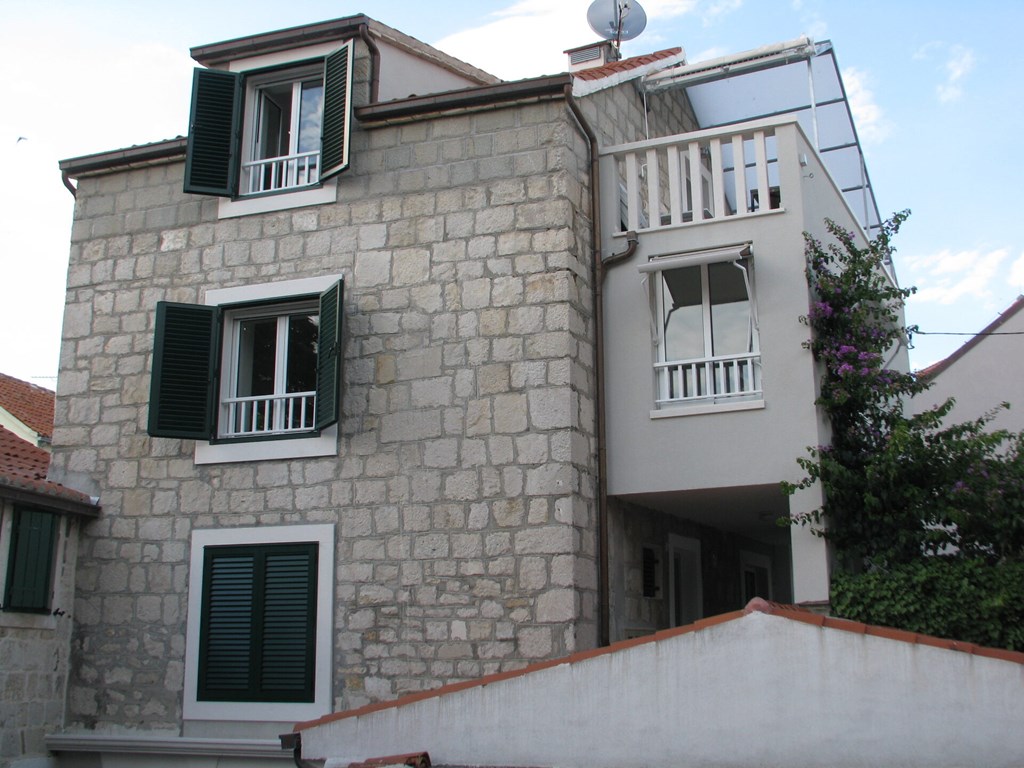 Split Center Suites: General view