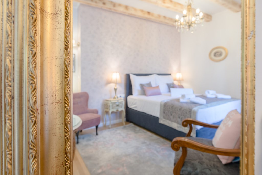 Le Monde Luxury Accommodation: Room STUDIO DELUXE WITH TERRACE