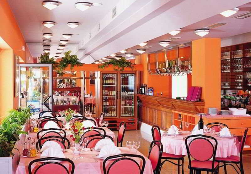 Trogirski Dvori: Restaurant