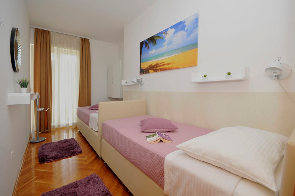 Apartmani Trogir: Room APARTMENT TWO BEDROOMS