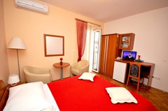 Apartmani Trogir: Room DOUBLE WITH BALCONY - photo 9