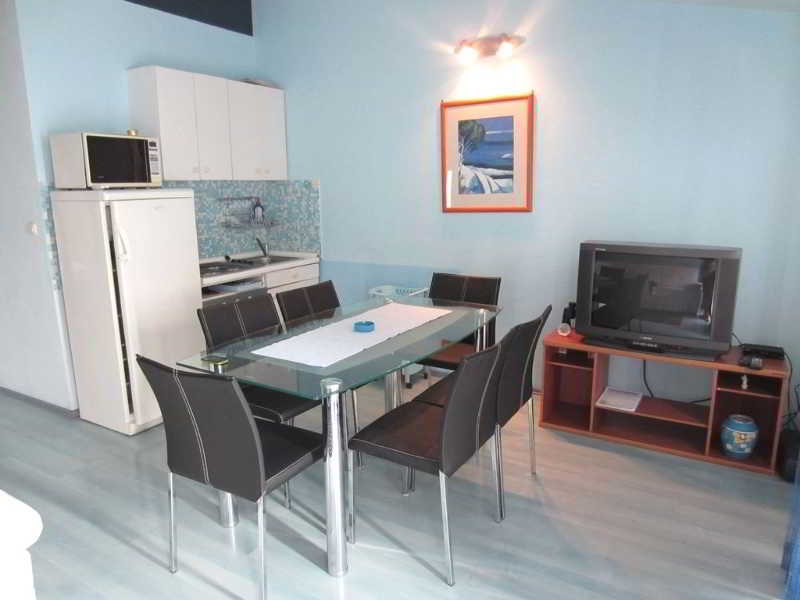 Apartmani Kelam: Room