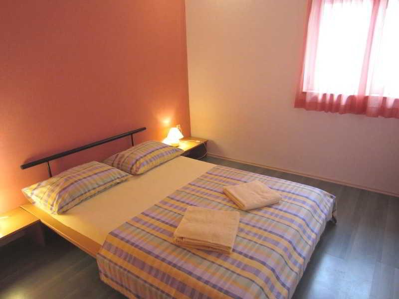 Apartmani Kelam: Room