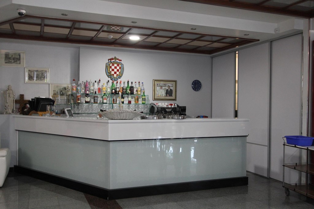 Hotel Sveti Kriz: Bar