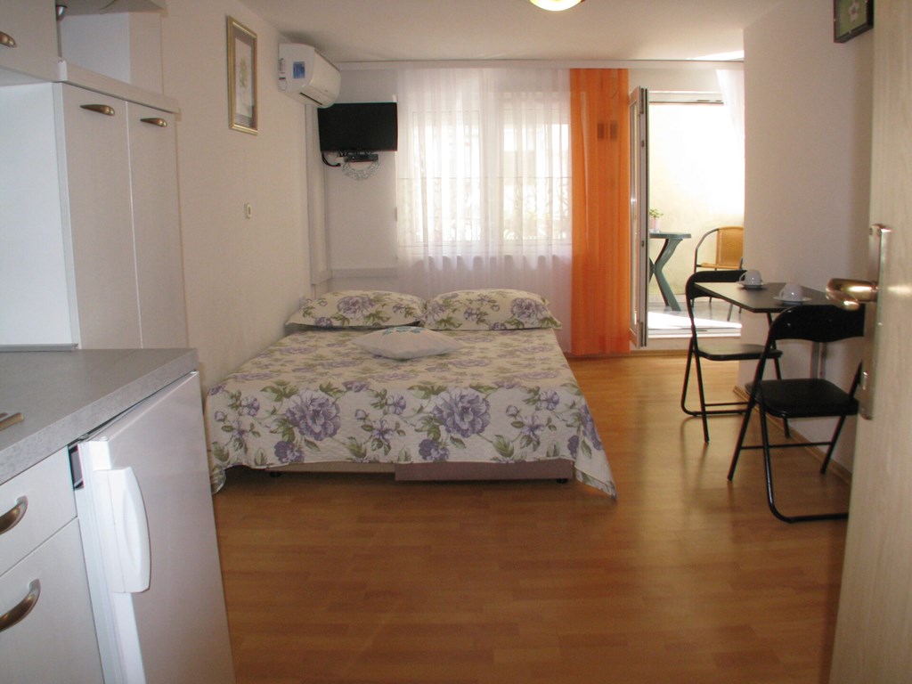 Vodice city apartments: Room APARTMENT STANDARD