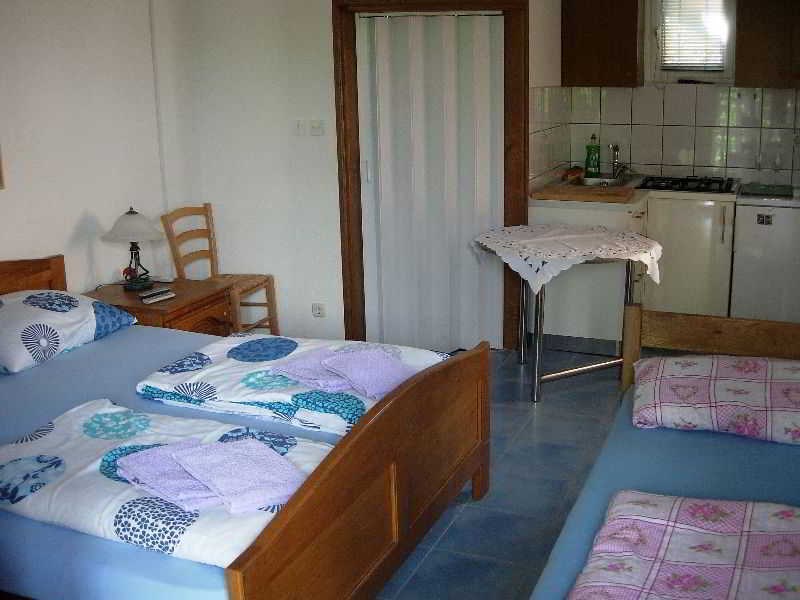 Apartments Moreta: Room