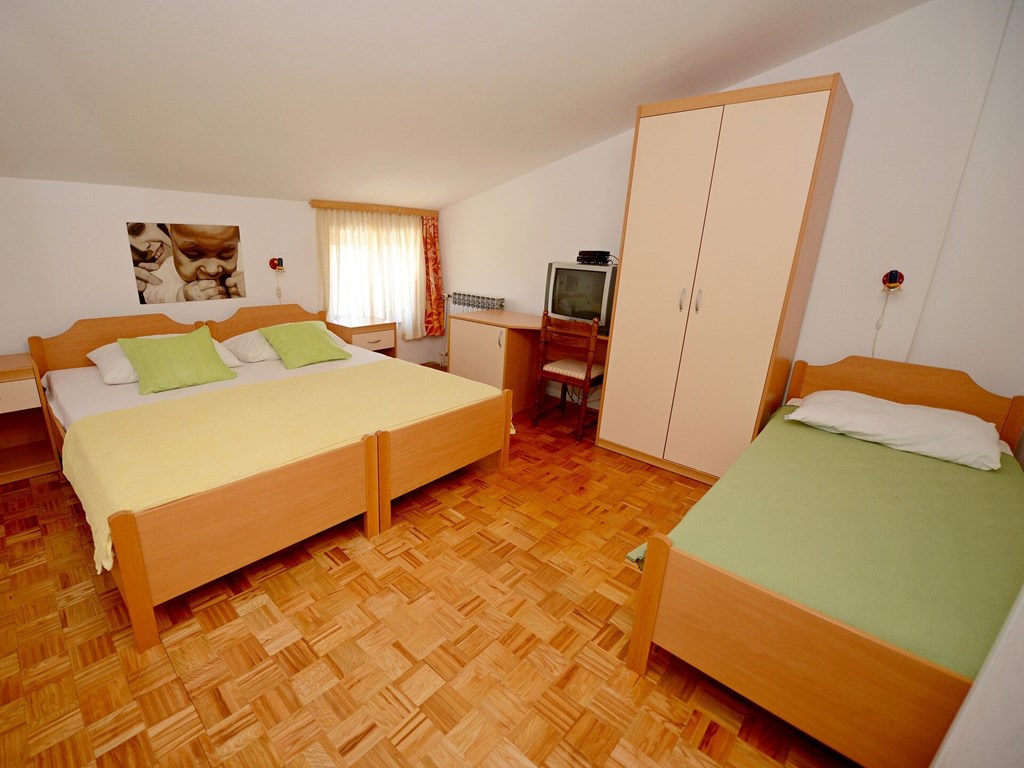 Andjelko: Room APARTMENT CAPACITY 5