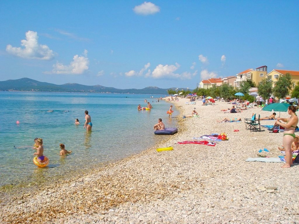 Apartments Burmeta: Beach