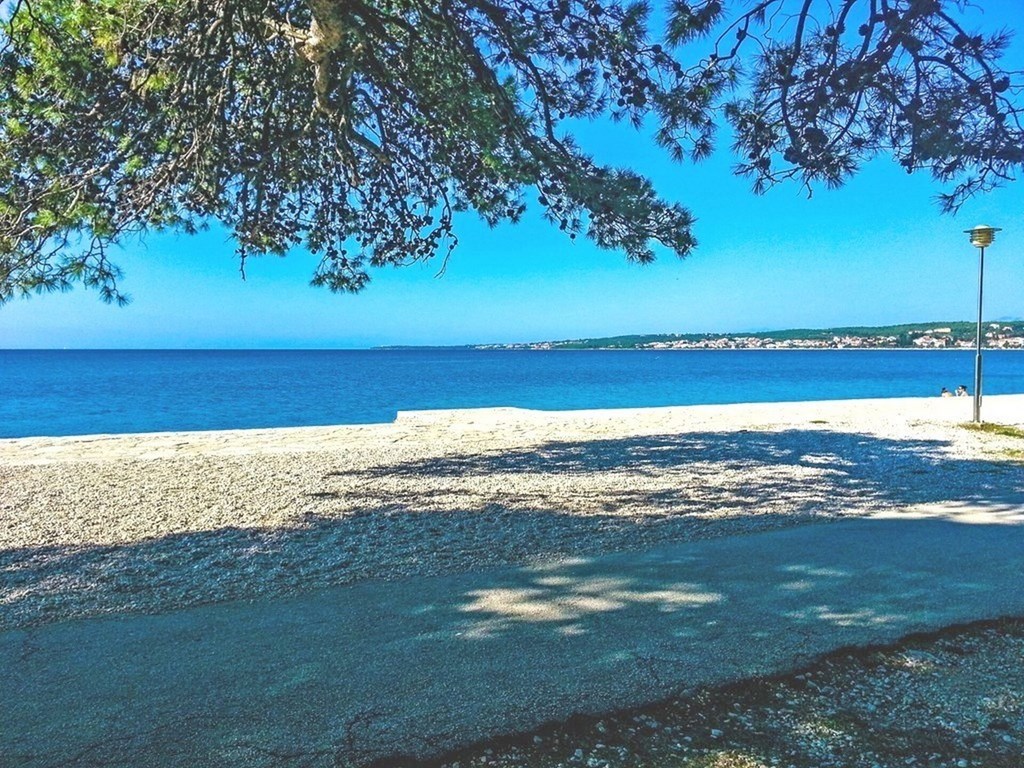 Apartments Burmeta: Beach