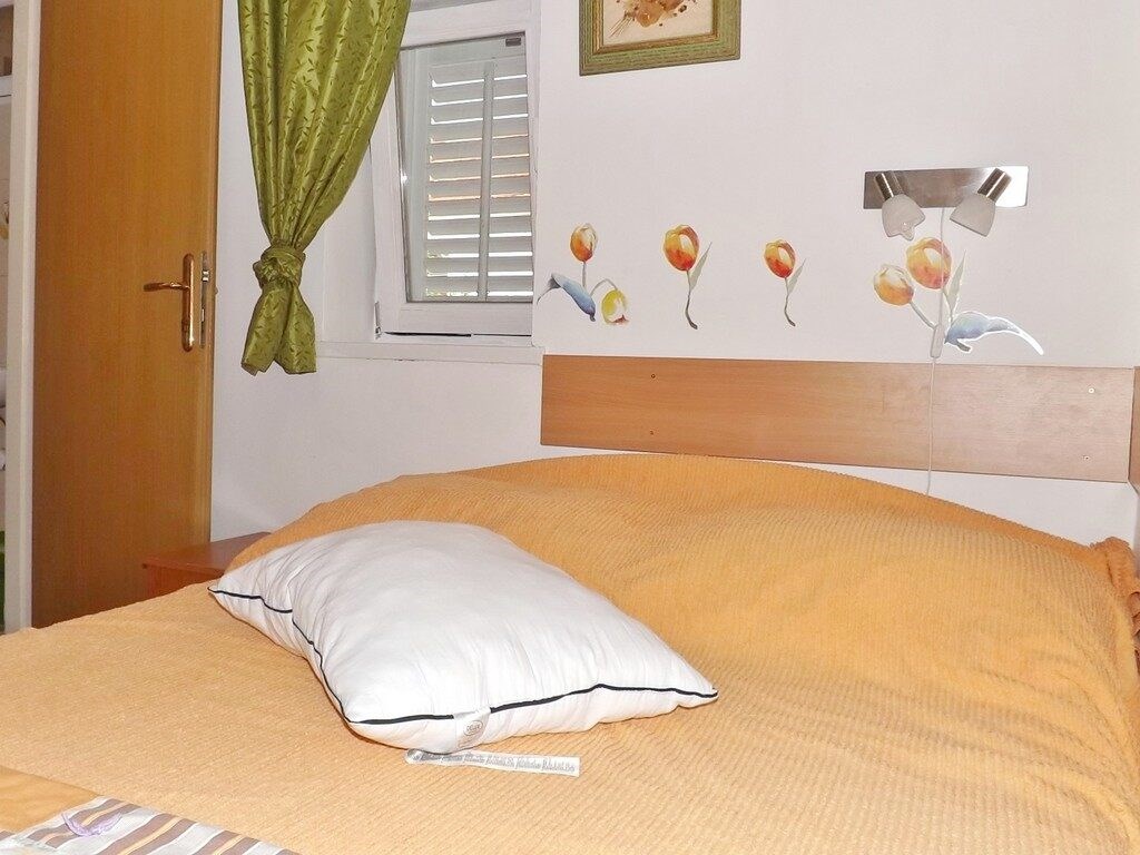 Apartments Ljiljana: Room APARTMENT CAPACITY 5