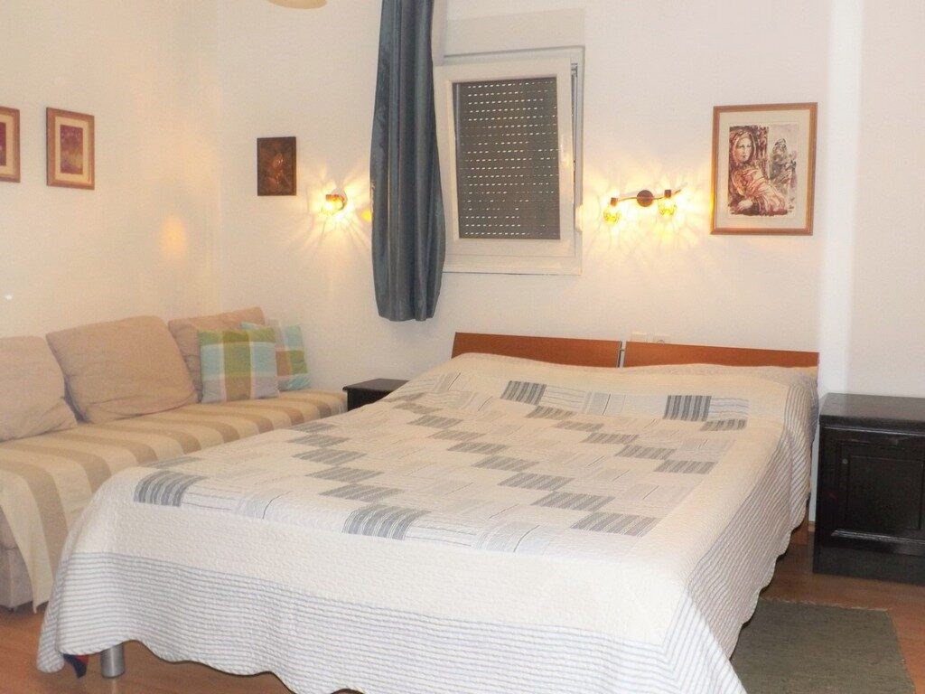 Apartments Ljiljana: Room APARTMENT CAPACITY 5