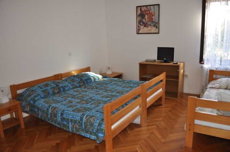 Dolac Guesthouse: Room