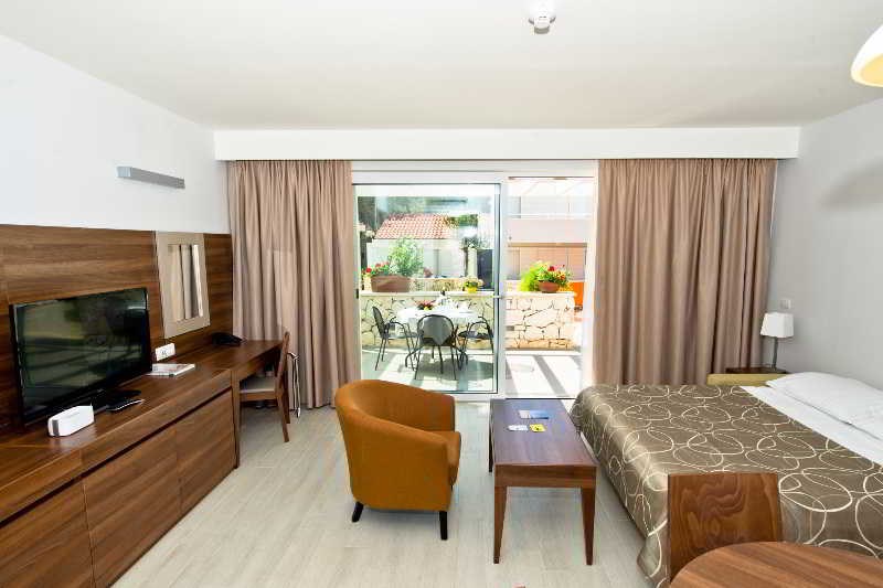 Zaton Holiday Resort Apartments 4*: Room