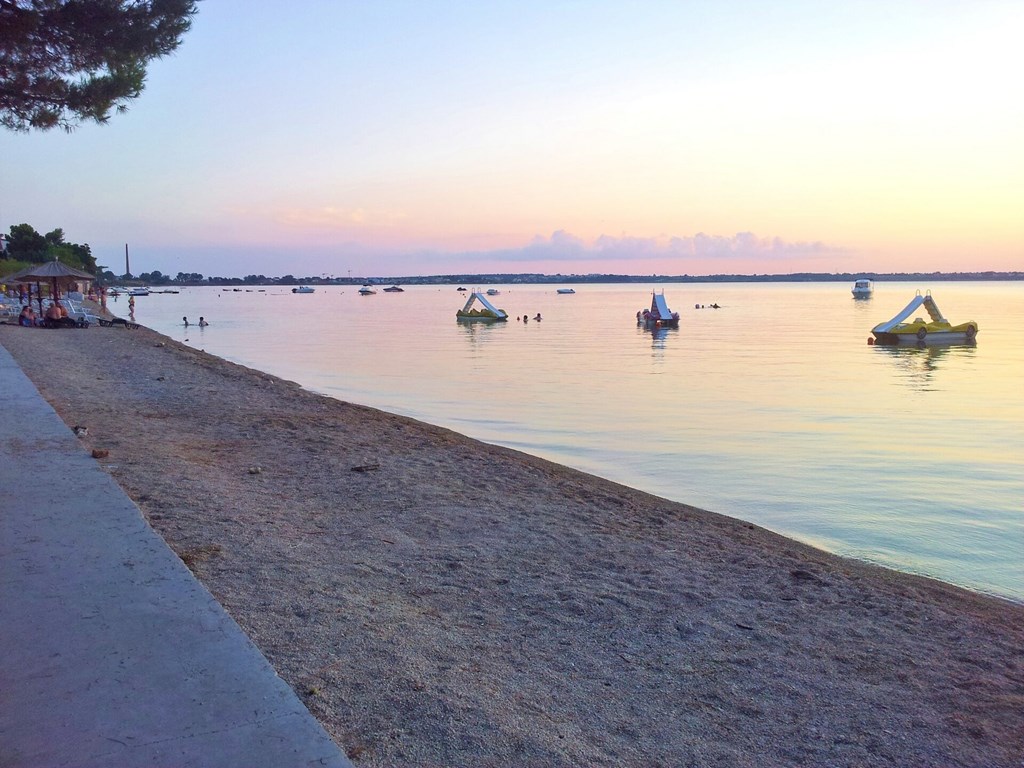 Apartments Nikola: Beach