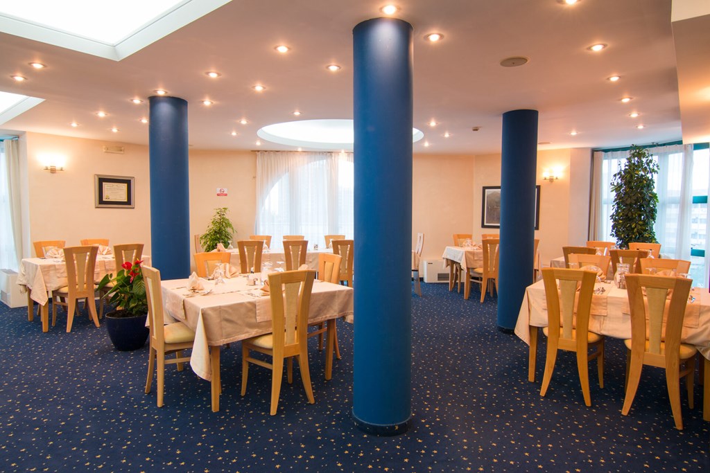 Blue Star: Restaurant