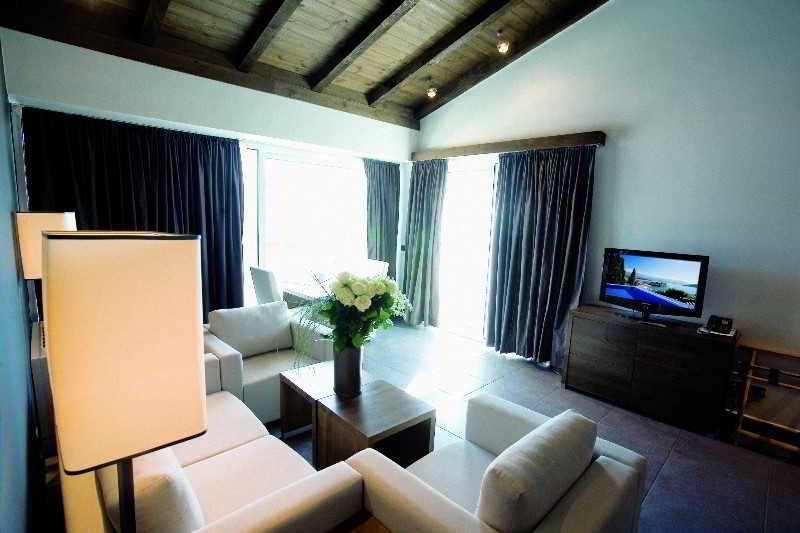 Avala Resort & Villas: Room