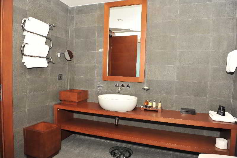 Avala Resort & Villas: Room