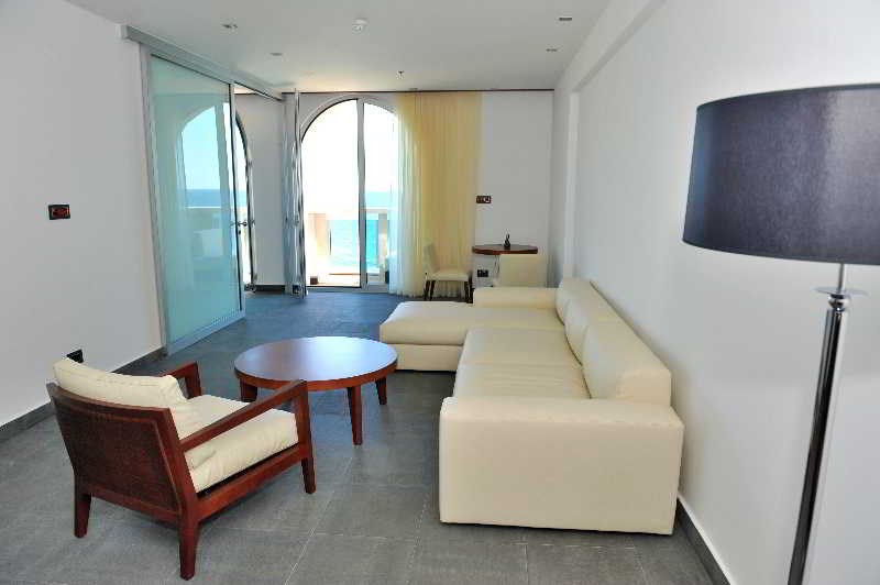 Avala Resort & Villas: Room