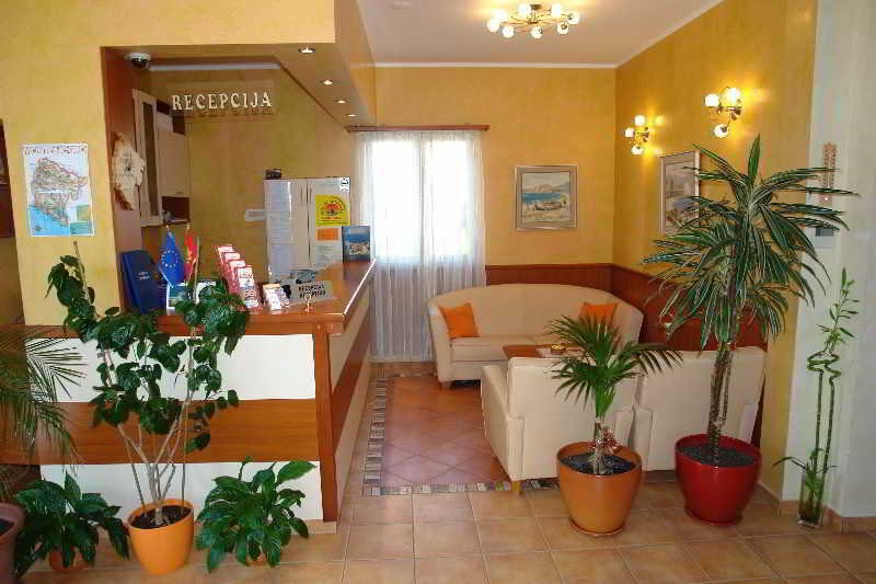 Garni Hotel Fineso: Lobby