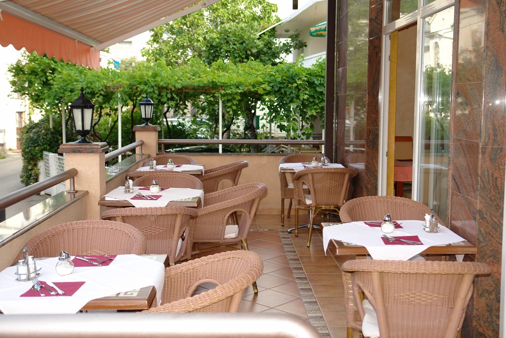 Garni Hotel Fineso: Terrace