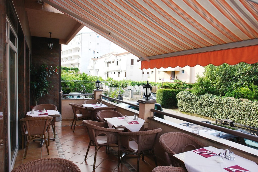 Garni Hotel Fineso: Terrace