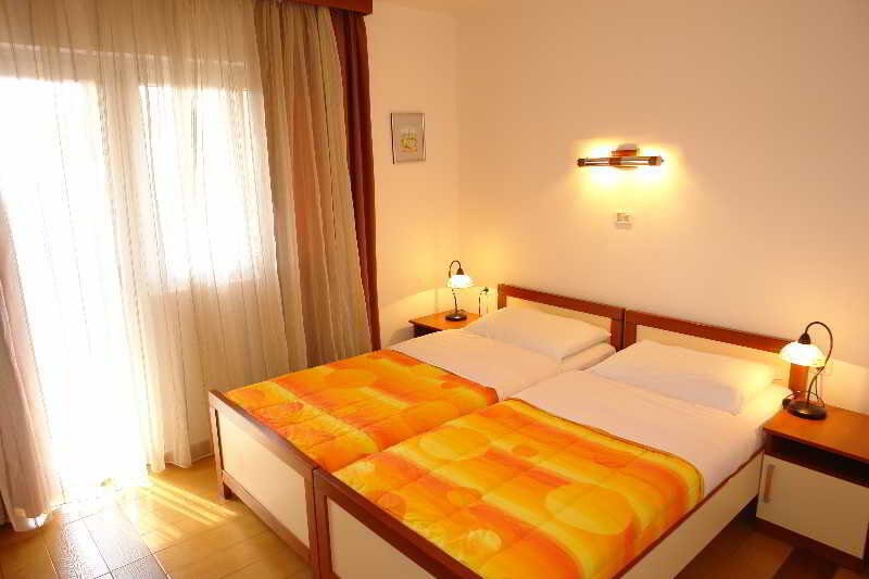 Garni Hotel Fineso: Room