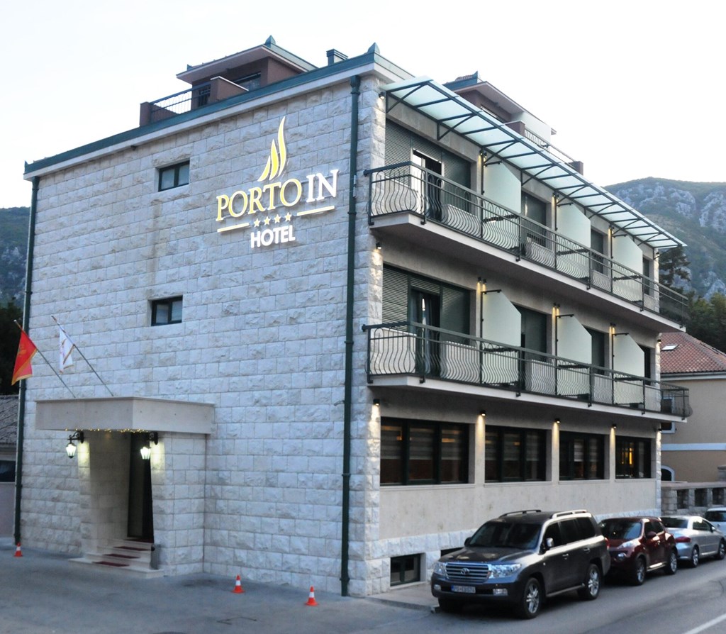 Hotel Porto In: General view