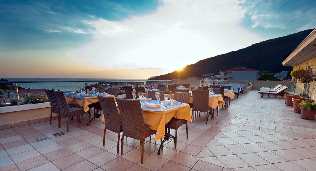 WGrand Petrovac: Restaurant