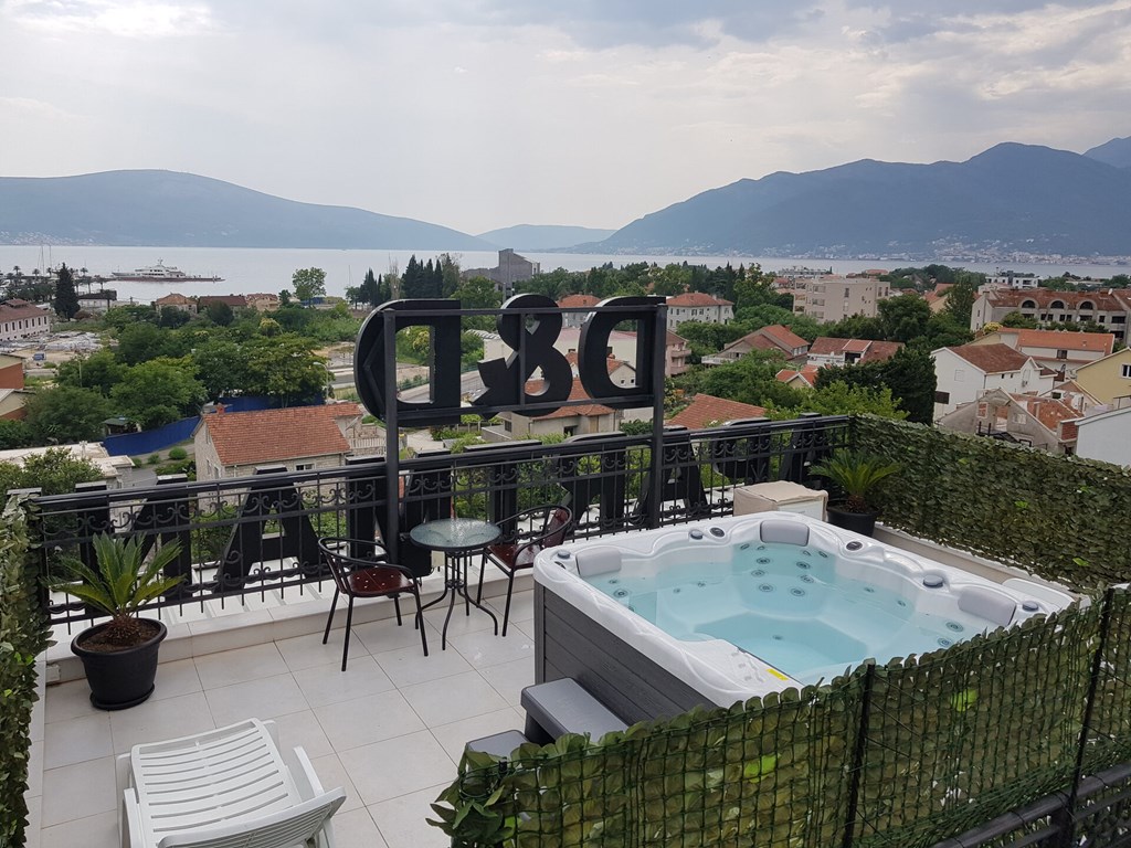 D&D Apartments Tivat: Pool