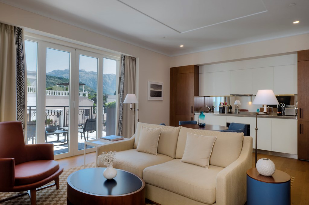 Regent Porto Montenegro Hotel: Room SUITE MOUNTAIN VIEW