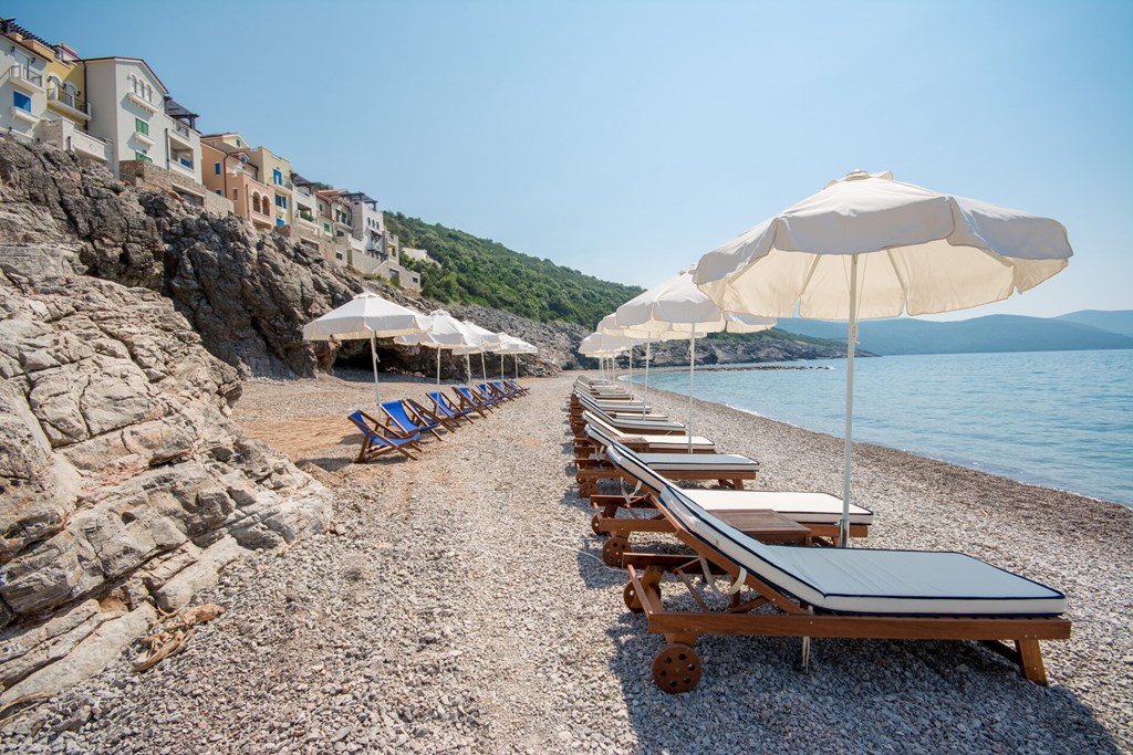 The Chedi Lustica bay: Beach