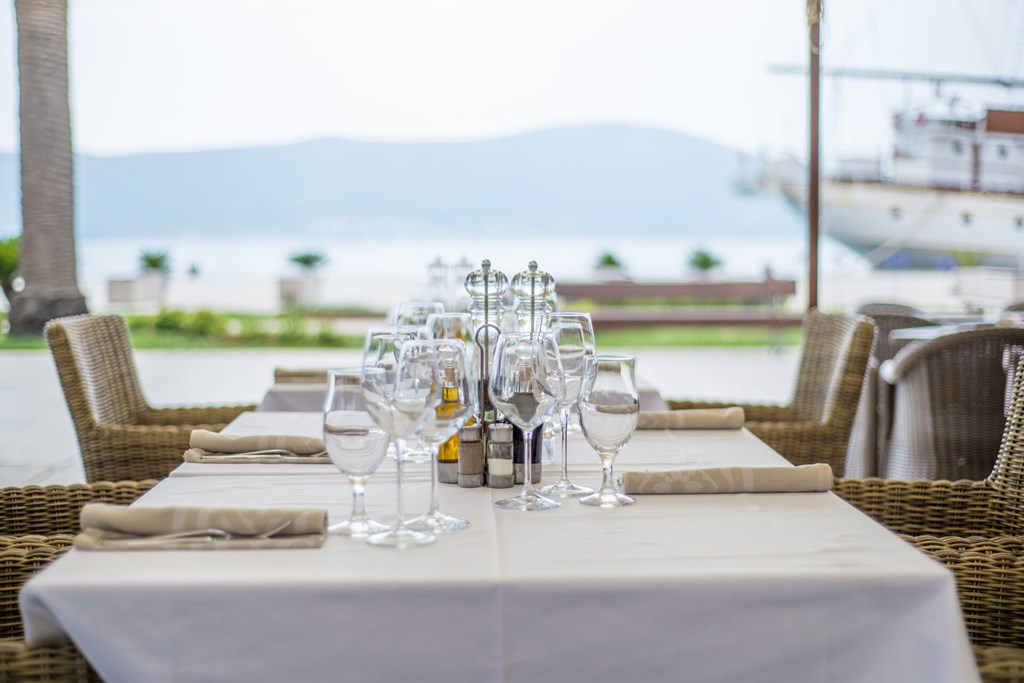 Hotel Astoria Tivat: Terrace