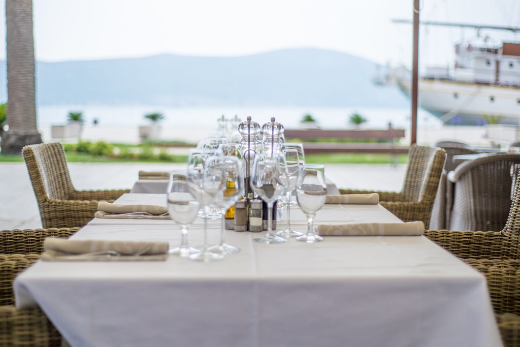 Hotel Astoria Tivat: Terrace