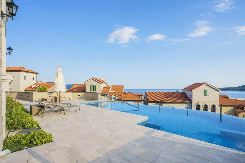 Lustica Bay Apartments: Pool